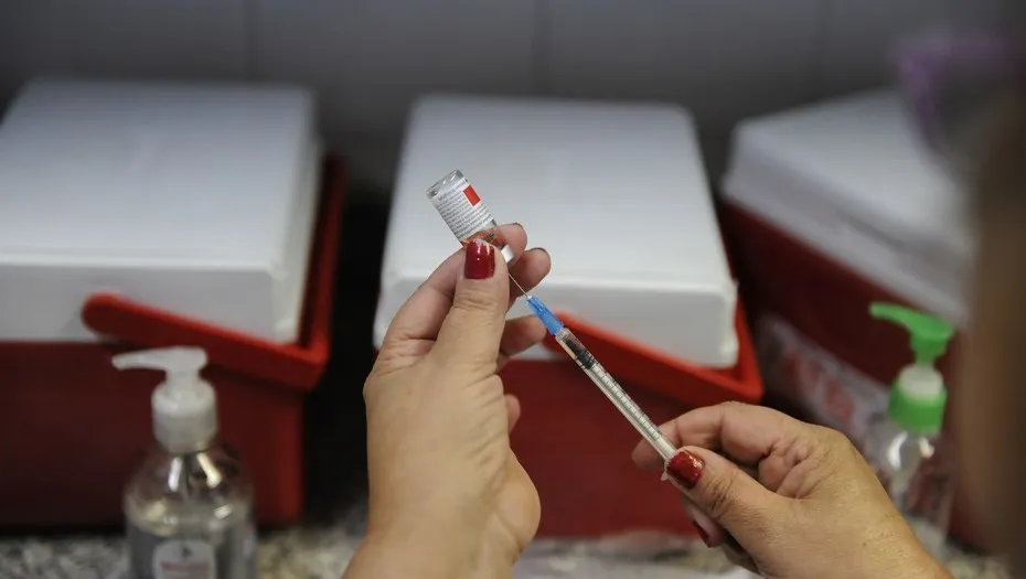 Al menos dos compañías aseguran que tendrán sus vacunas contra el coronavirus antes de fin de año