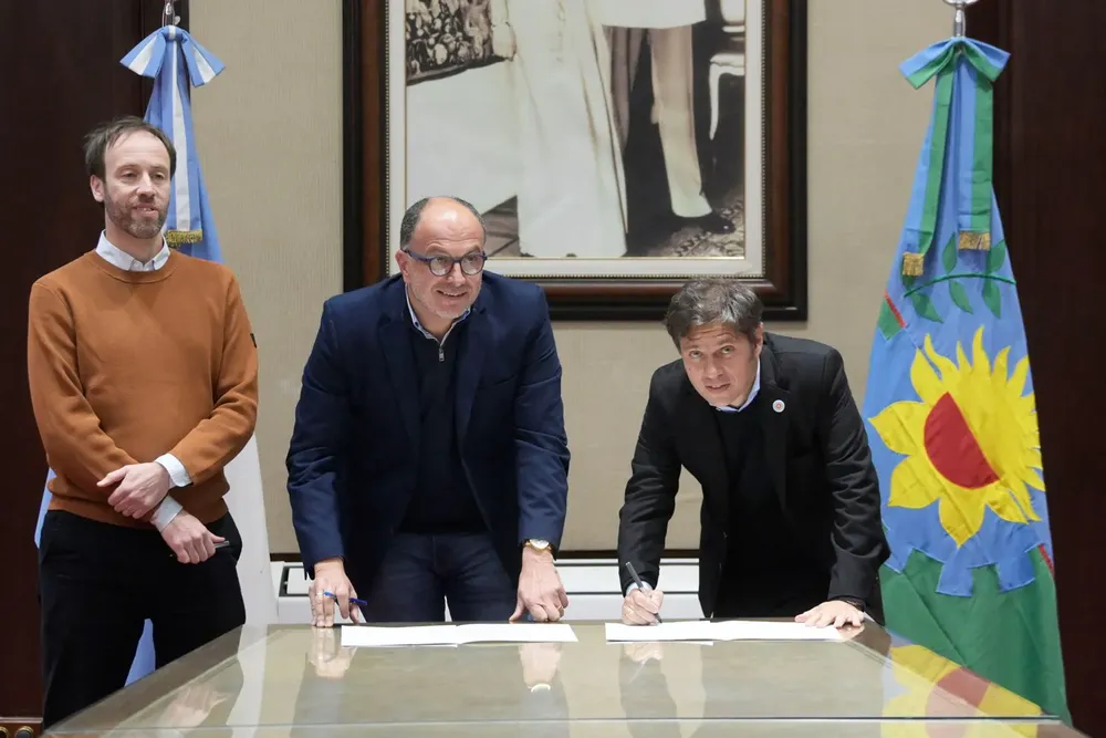 El gobernador Axel Kicillof firmó el convenio con el intendente Pablo Garate