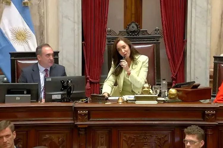 Victoria Villarruel tuvo que dar por levantada la sesión.