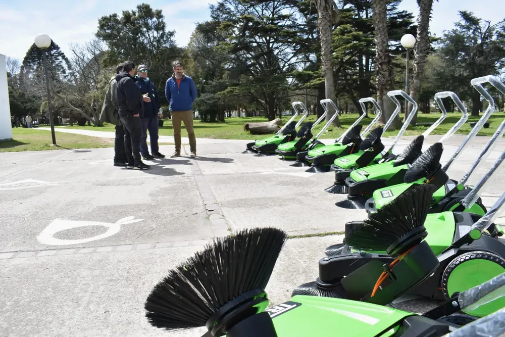 Ianantuony celebró la llegada de nuevas barredoras.