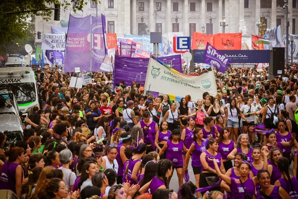 Las mujeres bonaerenses marcharon contra el ajuste de Milei8