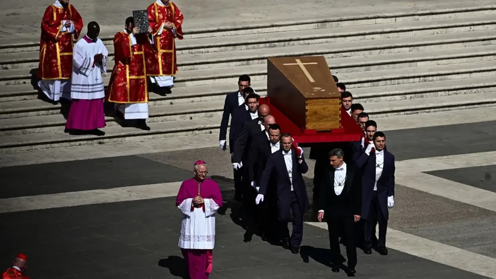 Multitudinaria despedida al papa Francisco en San Pedro