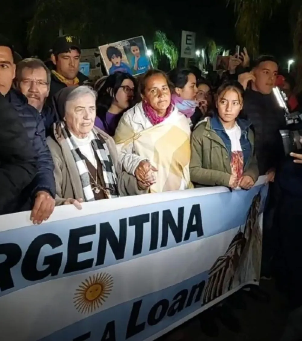 marcha reclamando la aparición con vida de Loan. marcha reclamando la aparición con vida de Loan.
