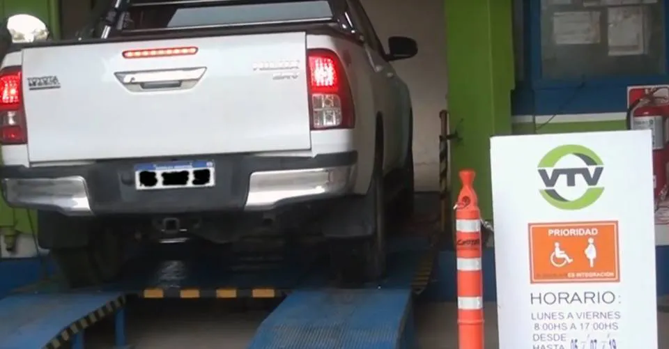 Posponen el vencimiento de permisos de conducir, multas y de la VTV