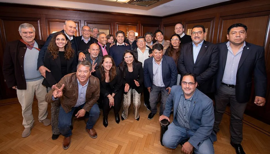 El gobernador Axel Kicillof recibió a dirigentes peronistas jujeños.