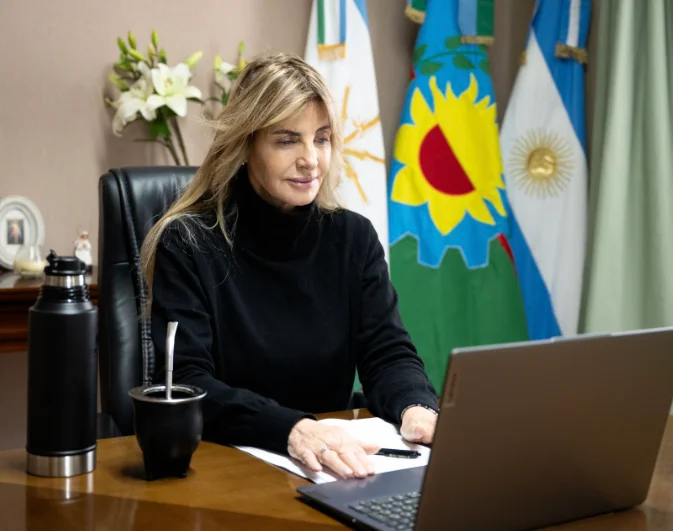 Fassi avanzó en acuerdos educativos y participó de una reunión regional