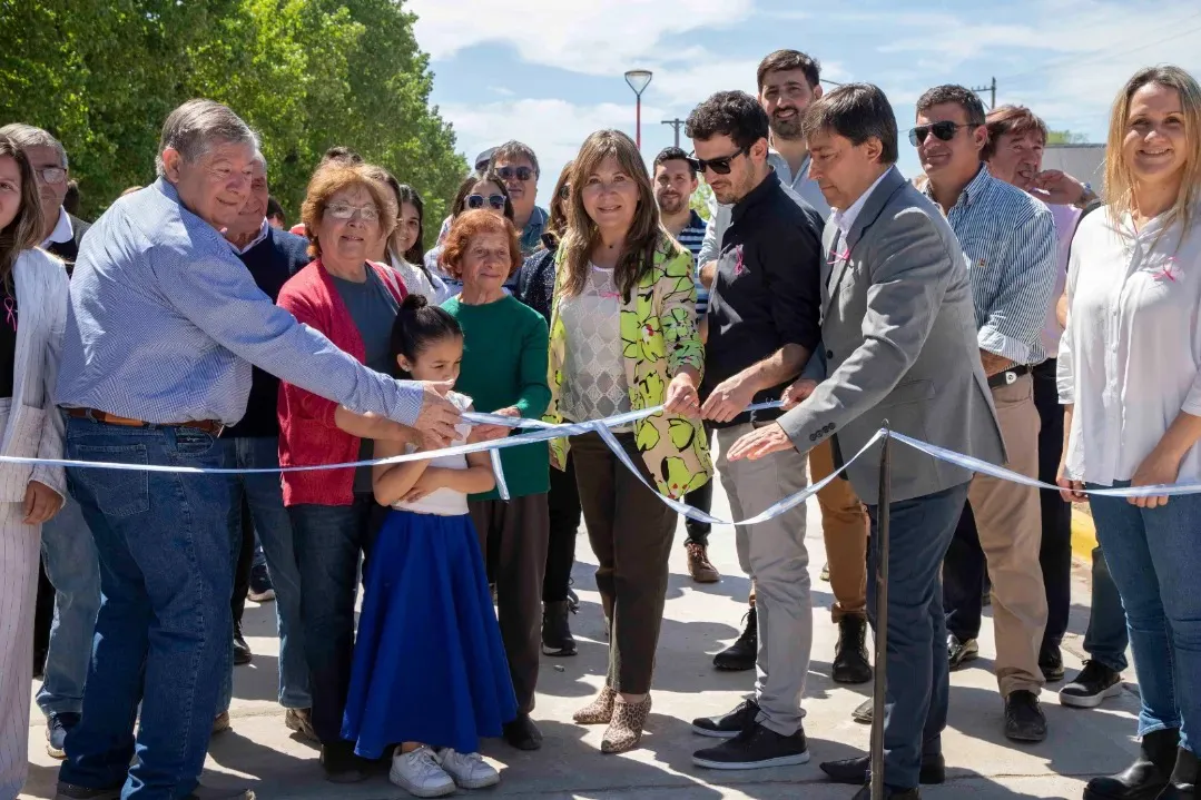 Acerbo inauguró obras de pavimento en Salazar.