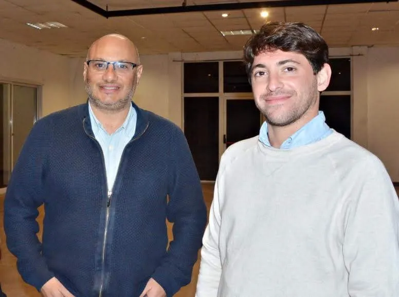 Esteban Reino junto a Gonzalo Scioli