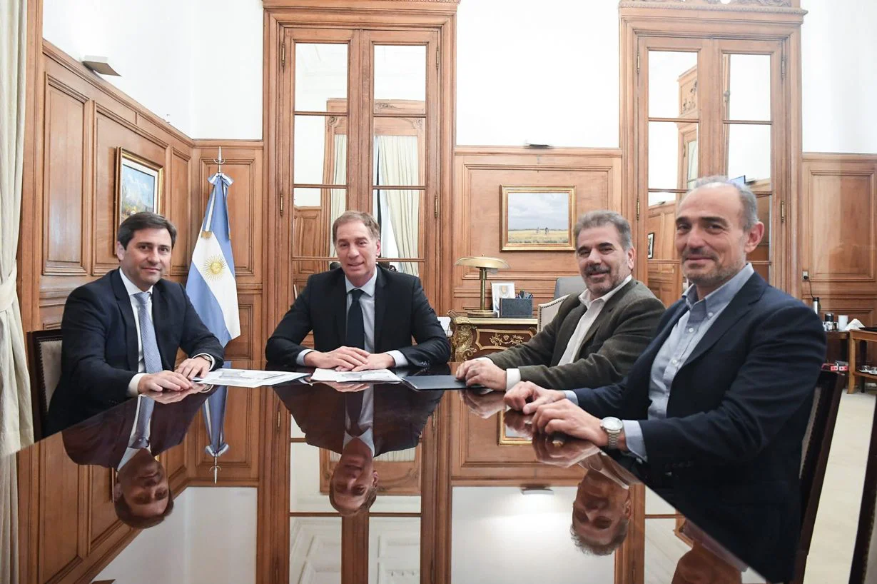 Santilli se reunió con los jefes de los bloques de Pro para discutir la reforma del Banco Central.