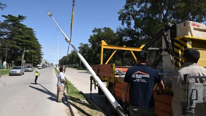 Obra de iluminación en Luján.