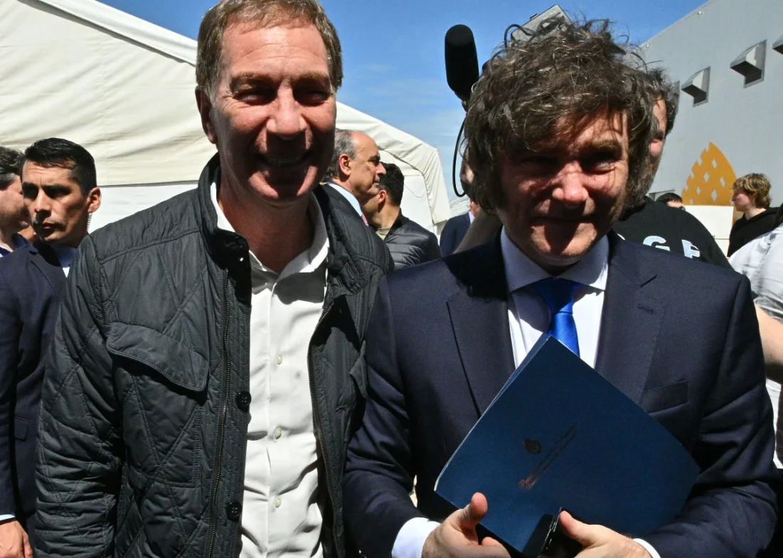 Milei junto a Santilli.