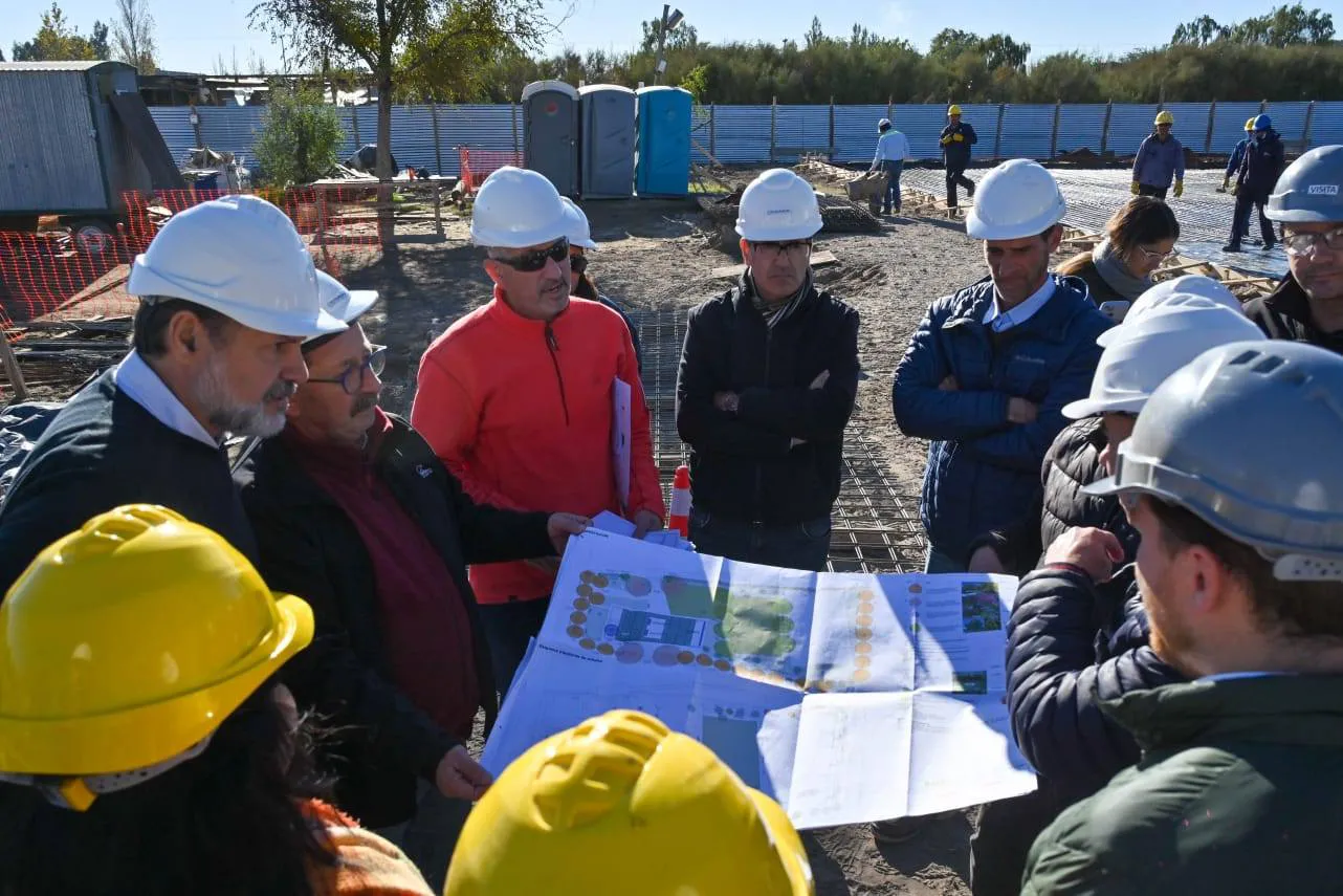 Susbielles recorrió obras en Bahía Blanca.