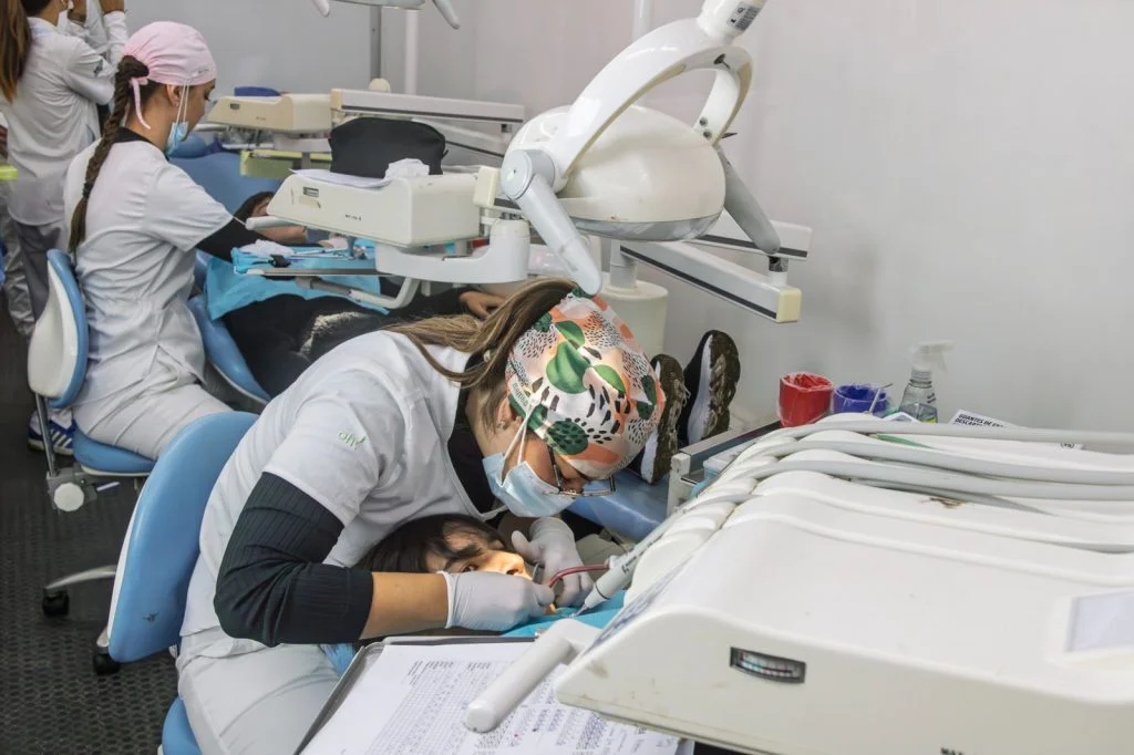 Más de mil estudiantes recibieron atención odontológica gratuita en Santa Teresita y Las Toninas 2