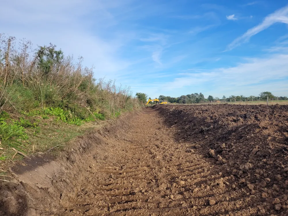 El área de Obras y Servicios Públicos de San Andrés de Giles trabaja con Hidráulica bonaerense para extender canales en otras zonas del pueblo.1 Obra hidráulica en San Andrés de Giles