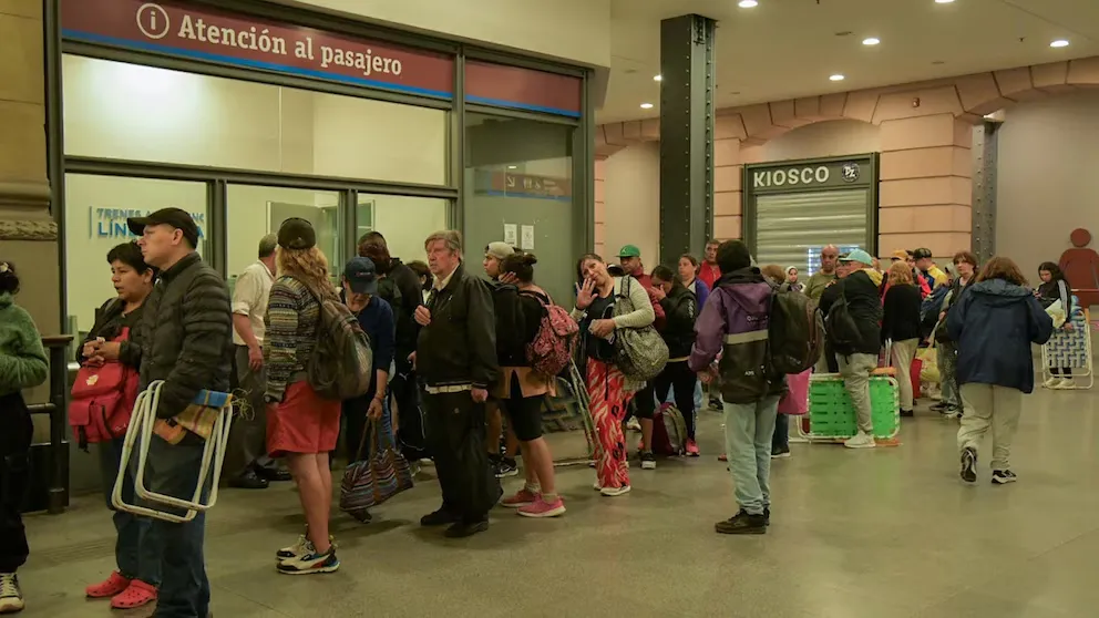 Filas Trenes Larga Distancia