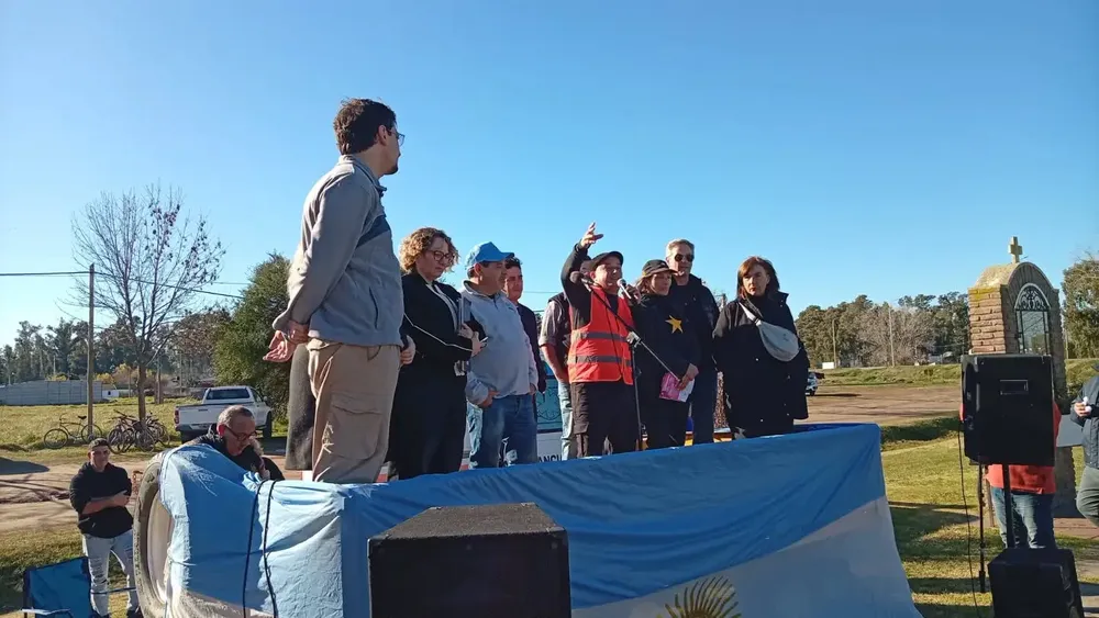 Vecinos de Cacharí Peaje