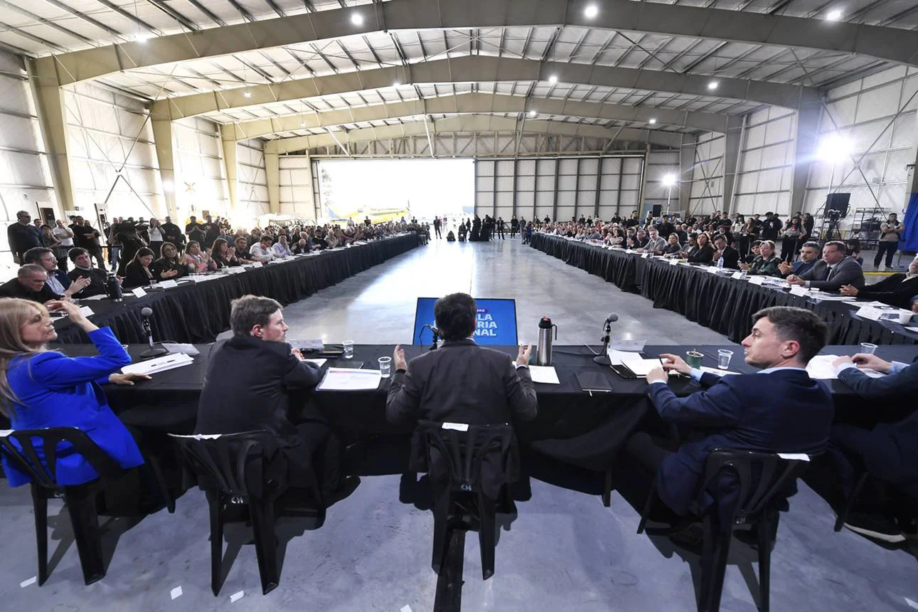 Kicillof cuestionó el plan económico nacional durante el acto de la Unión Industrial bonaerense.
