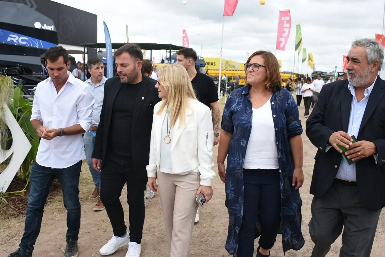 Foto con los Passaglia y mensaje al campo: el radicalismo capitaliza la vidriera política de Expoagro