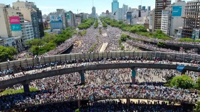 Los hinchas argentinos celebran su primer día nacional, a un año de la victoria de la Scaloneta