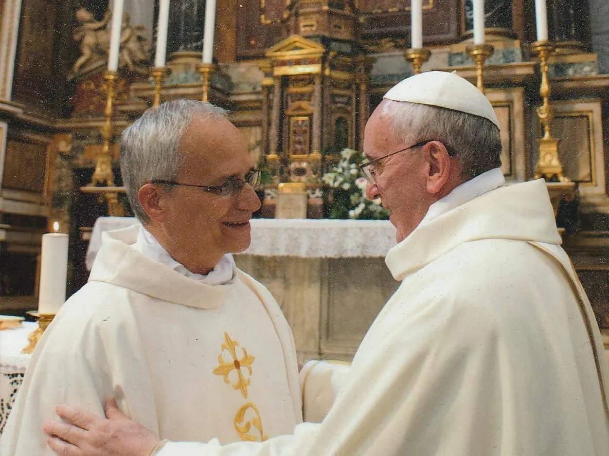Prevost junto a Francisco