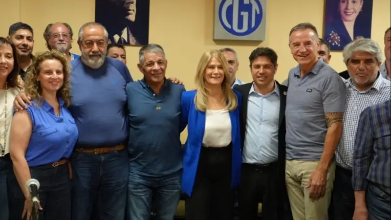 Axel Kicillof junto a la CGT