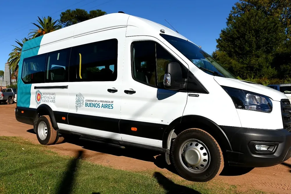 La nueva combi de la Escuela N° 502 de Riestra.