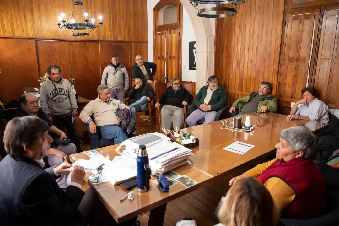 Acerbo junto a municipales.