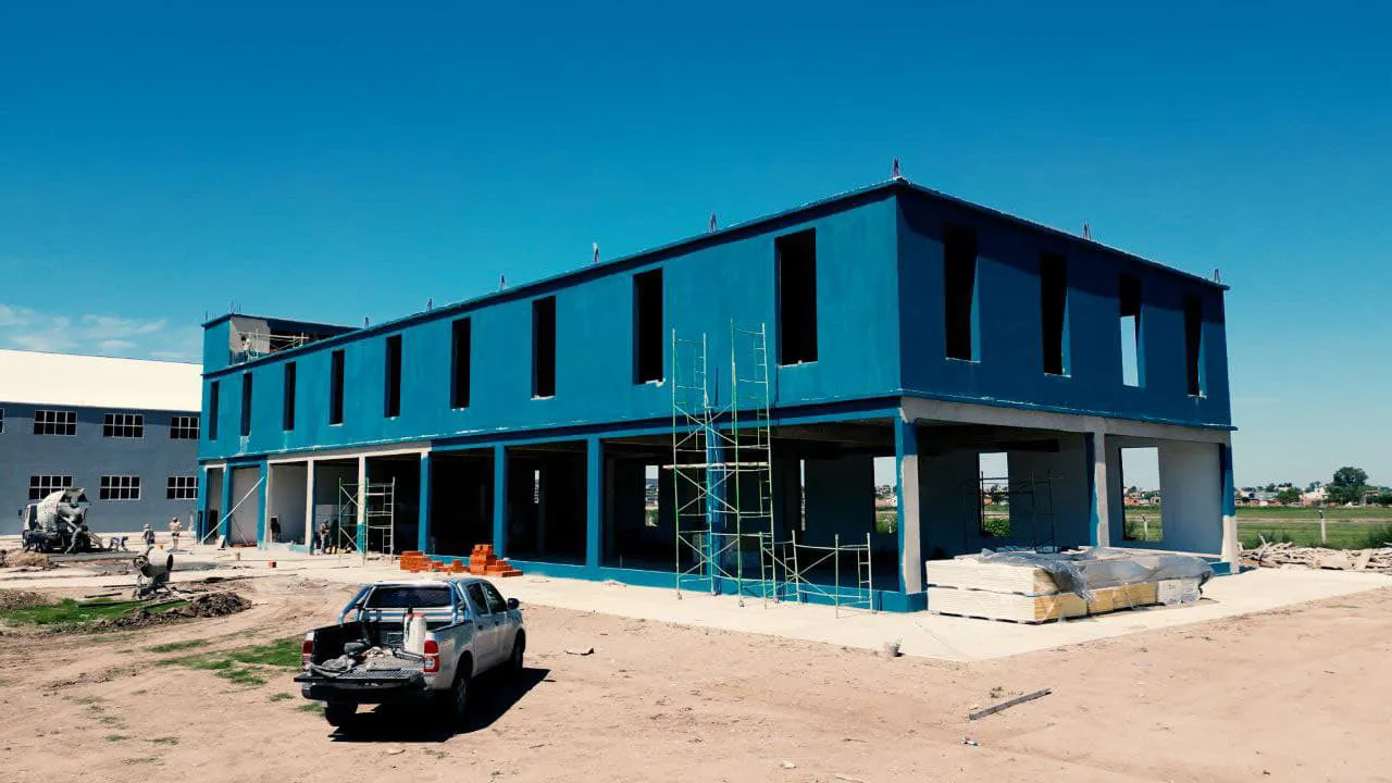 Mario Ishii supervisó la construcción del nuevo laboratorio de medicamentos en José C. Paz 2