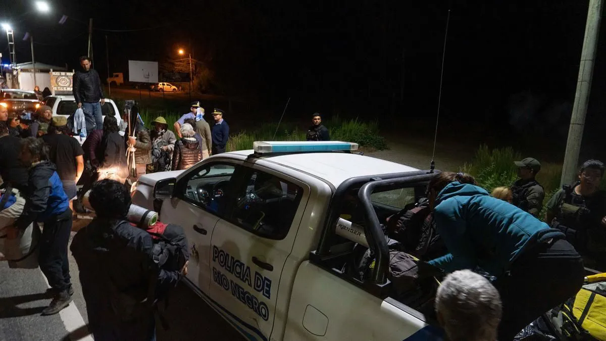 Marcha por la Soberania de Lago Escondido Marcha por la Soberania de Lago Escondido Marcha por la Soberania de Lago Escondido