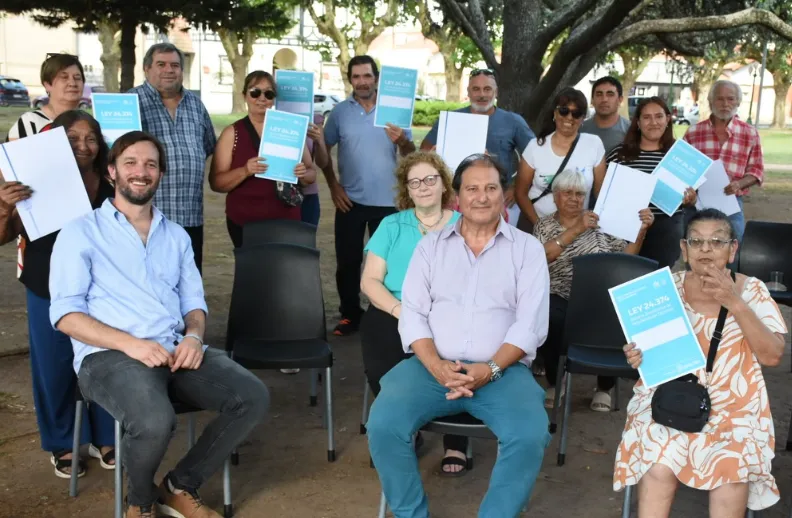 Se firmaron escrituras en Suipacha.