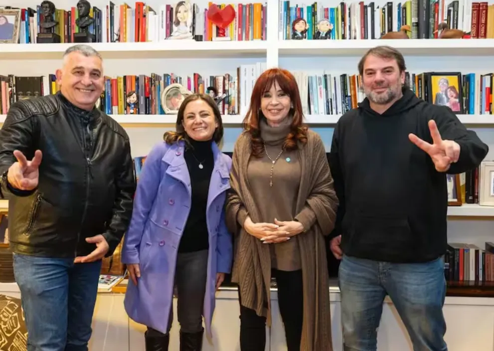 Cristina Kirchner junto a los diputados nacionales y referentes sindicales Paco Manrique (Smata) y Vanesa Siley (judiciales)