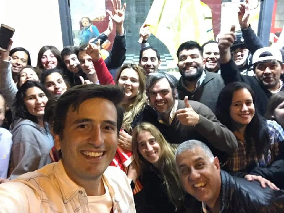 Le hacen notar la derrota electoral a Adrián Sánchez