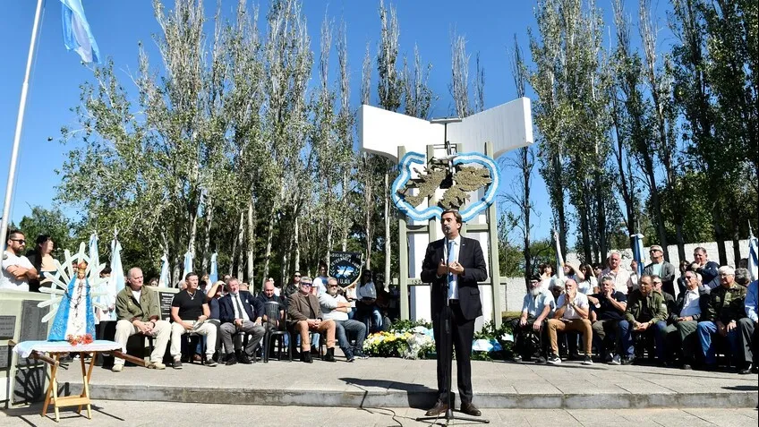 Se llevó a cabo un emotivo acto por el Día del Veterano y de los Caídos en la Guerra de Malvinas