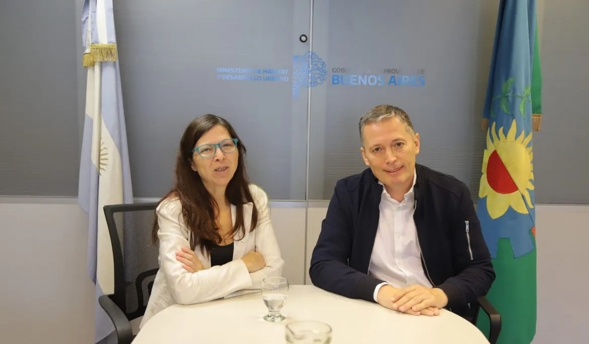 Gray se reunió con Batakis.