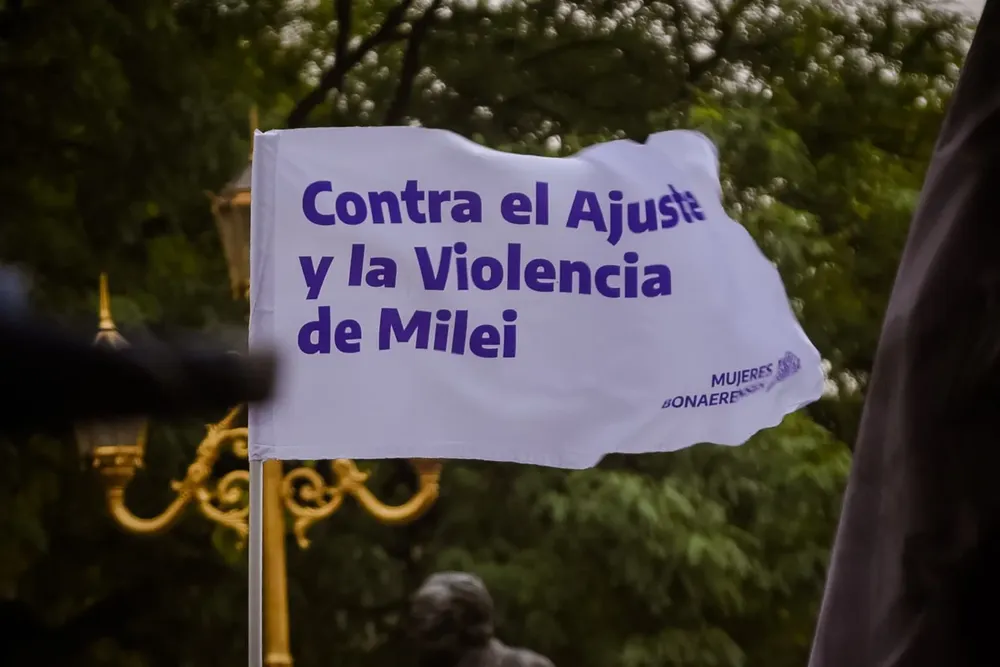 Las mujeres bonaerenses marcharon contra el ajuste de Milei5