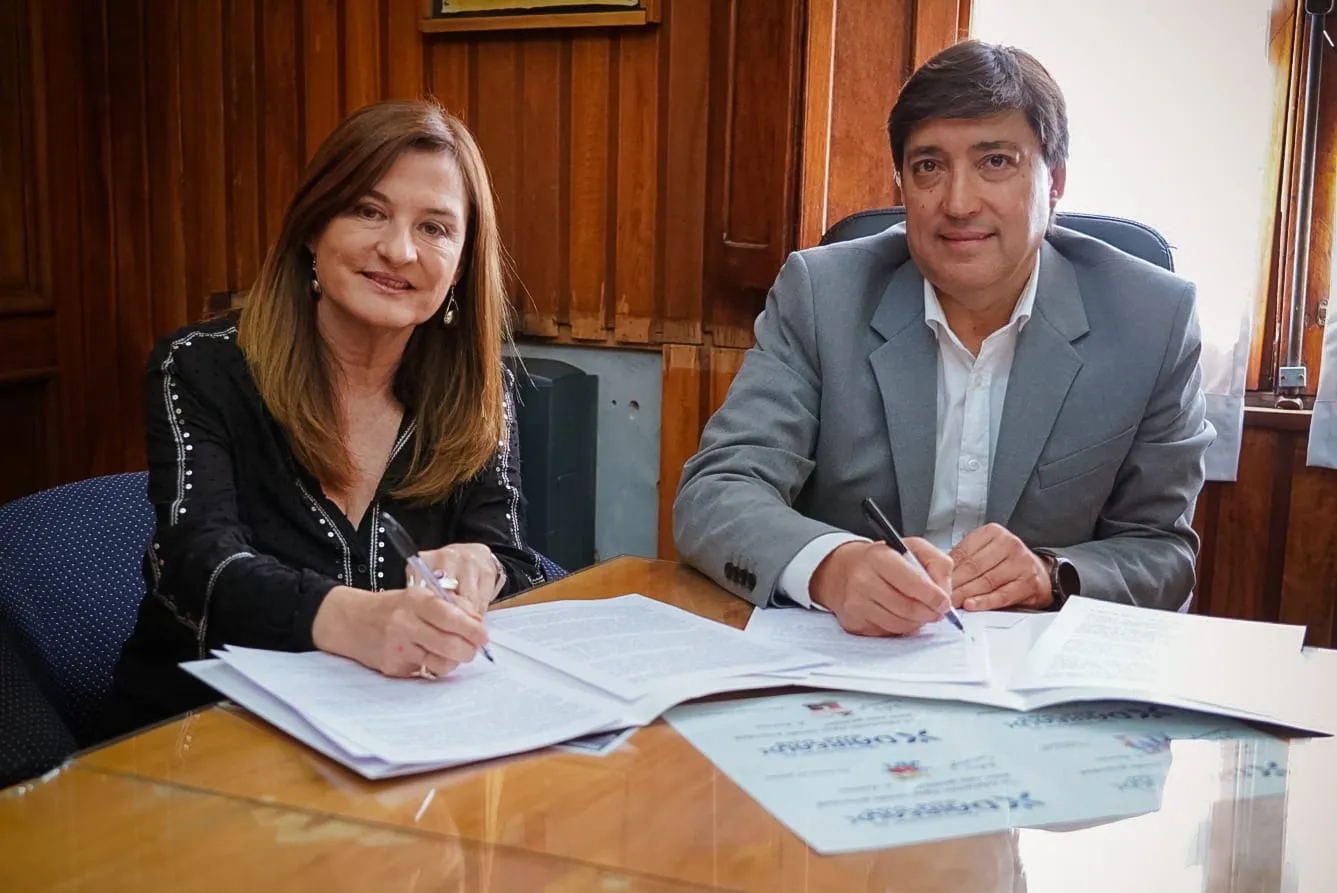 Acerbo junto a Estela Díaz.