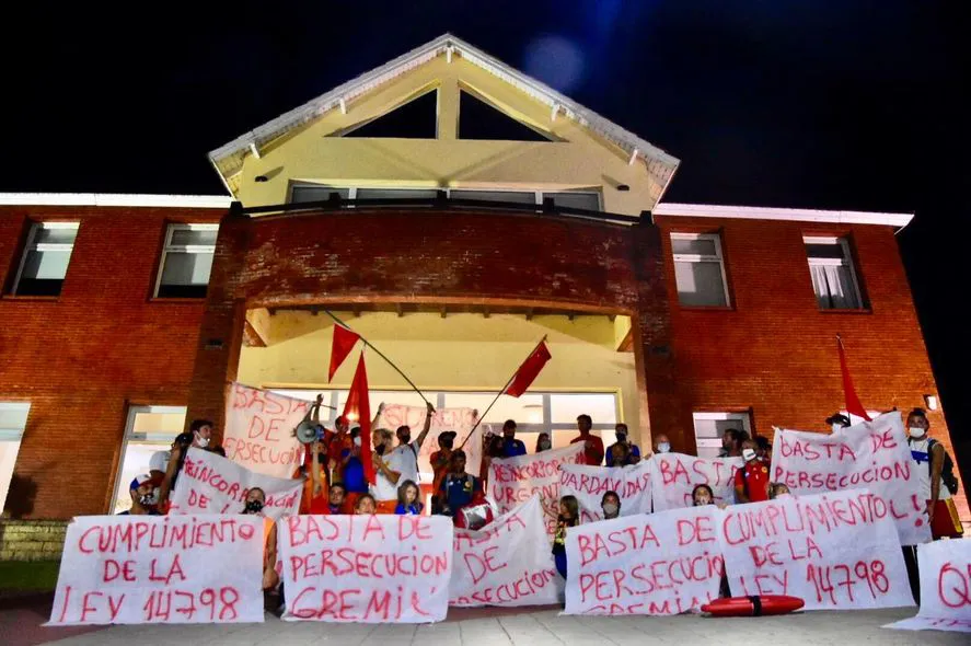 Guardavidas de Monte Hermoso, en conflicto con el municipio.