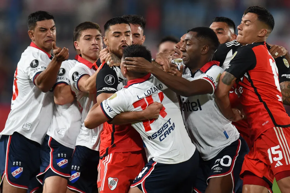 River y Nacional tuvieron un encendido partido.