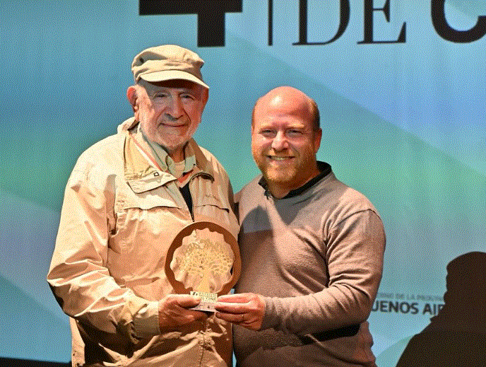 Wischnivetzky junto a Norman Briski