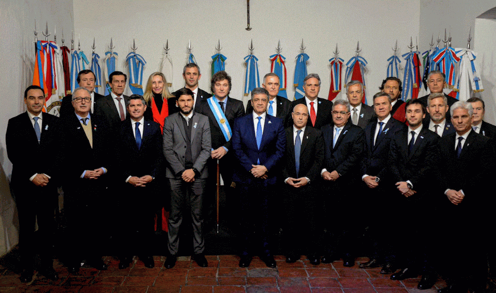 Milei y gobernadores en el Pacto de Mayo.