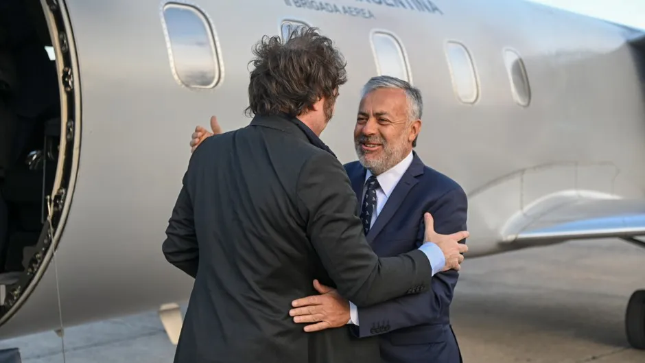 Alfredo Cornejo junto a Javier Milei