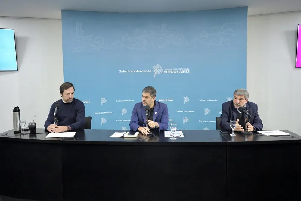 Kreplak, Bianco y Salvarezza e conferencia de prensa.