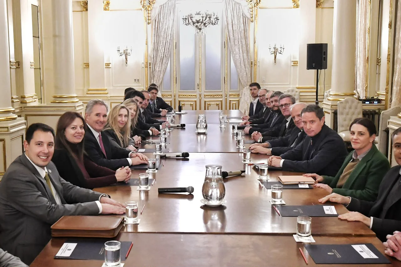 Karina Milei encabezó reunión para organizar la visita de León XIV a la Argentina.