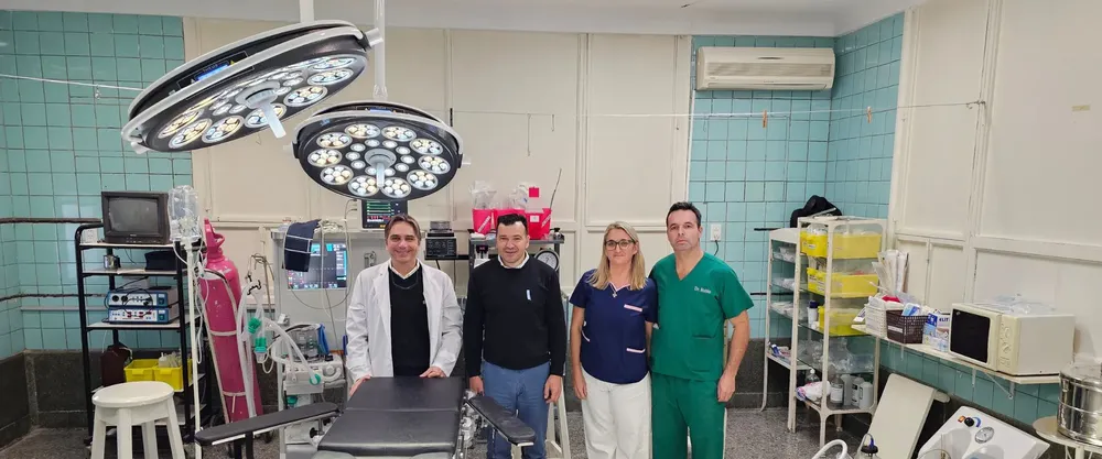 Nueva lámpara cialítica para el quirófano del hospital local.