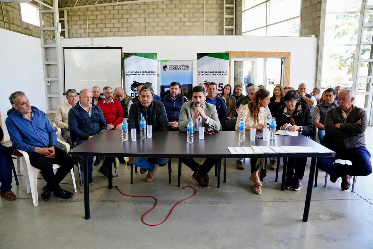 Egüen firmó el convenio de creación del Nuevo Sector Industrial de 25 de Mayo.