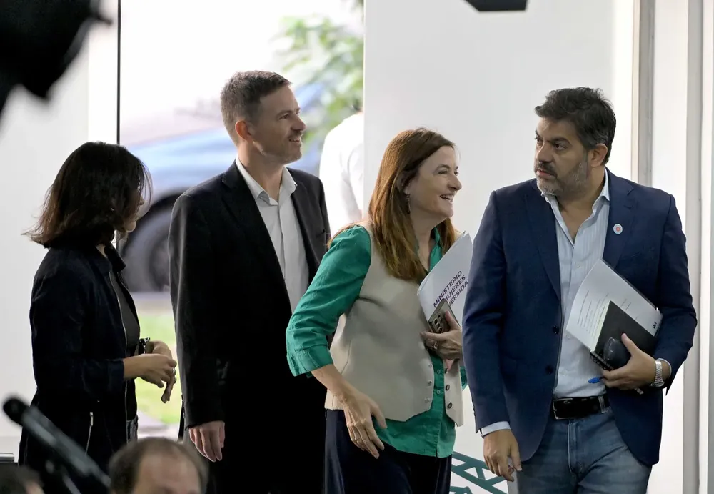 El gobierno de Kicillof salió a defender a los municipios frente a la ofensiva libertaria por las tasas