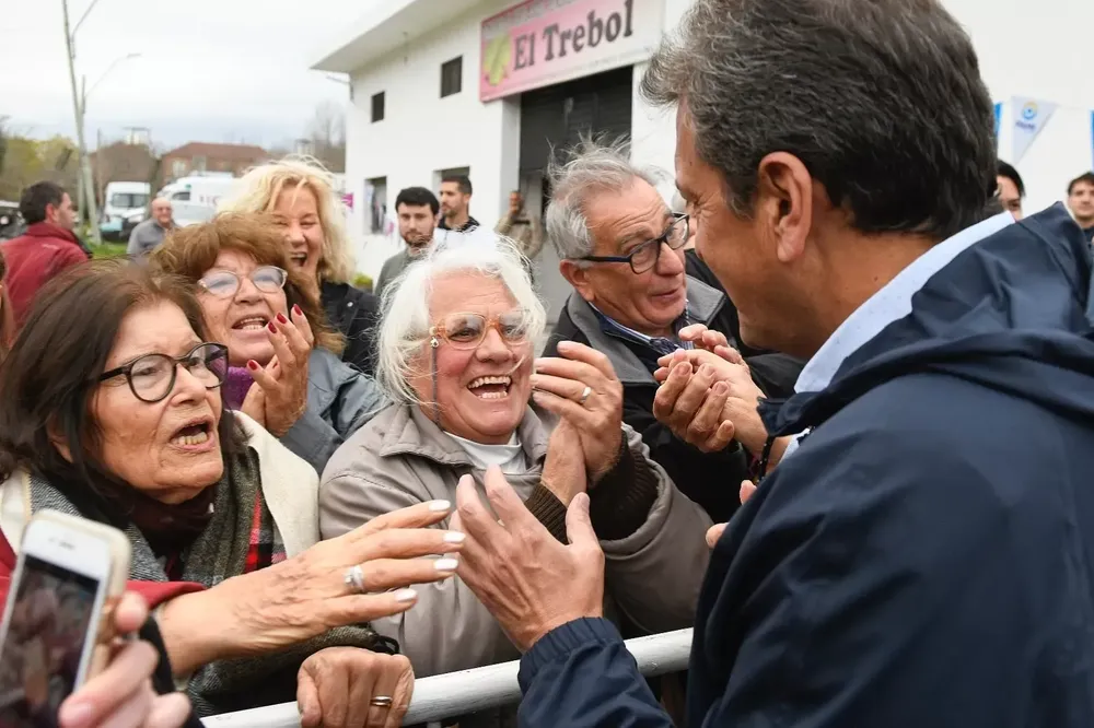 Massa y Raverta anuncian aumentos de hasta 150% en creditos de Anses para jubilados y trabajadores