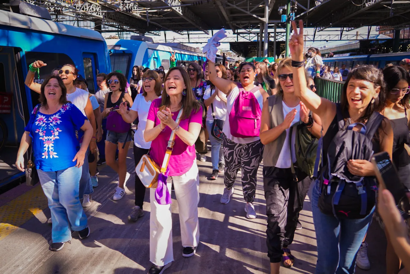 Las mujeres bonaerenses marcharon contra el ajuste de Milei1