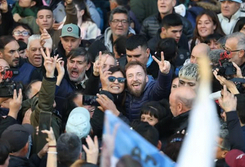Otermín en la marcha a favor de Cristina Kirchner.