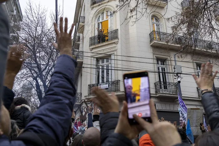 Cristina balcon de su casa